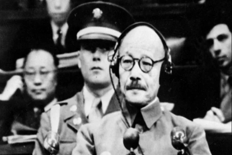 İdam edilen Japonya Başbakanı Tojo'nun külleri Pasifik'e atılmış