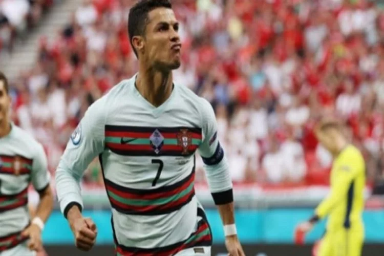 Ronaldo'ya 10 dakika yetti! Futbolcu tarihe geçti