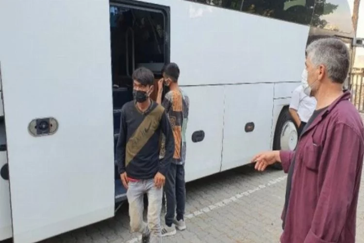 Yolcu otobüsünde 45 kaçak göçmen yakalandı!