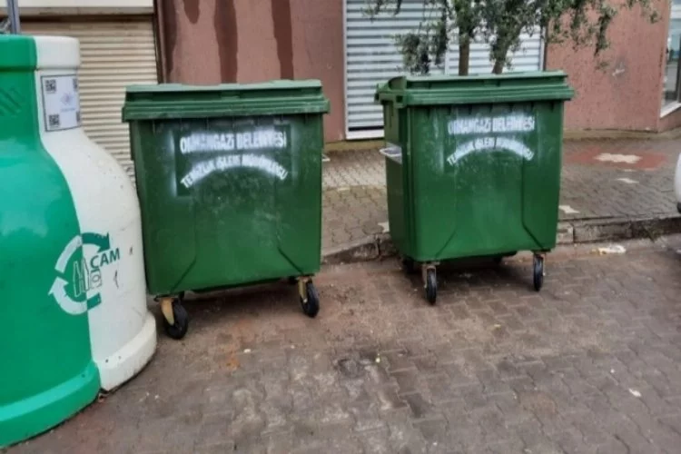 Bursa'da temiz bir Orhangazi için çöp konteynerlerine yenileme