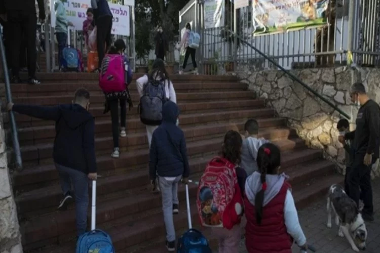 İsrail'de Delta varyantı nedeniyle okullarda vakalar artıyor