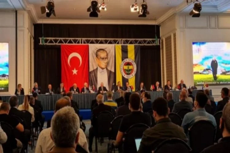 Fenerbahçe eski Başkanı Aziz Yıldırım aday olmayacağını açıkladı