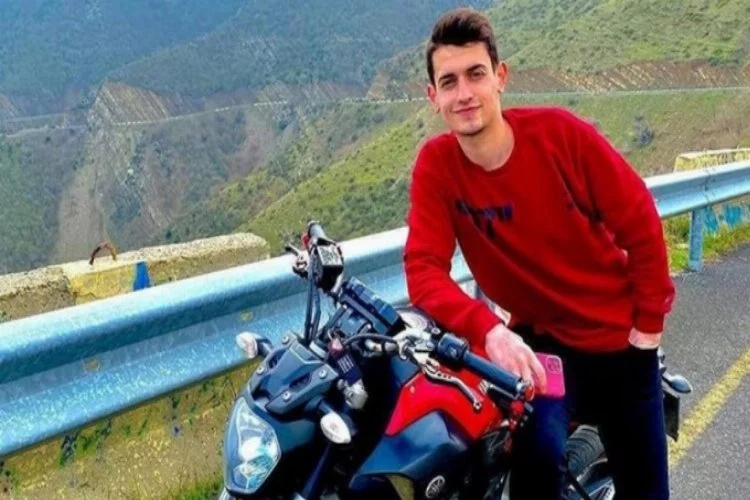 TIR'a motosikletle çarpan motosikletli genç hayatını kaybetti