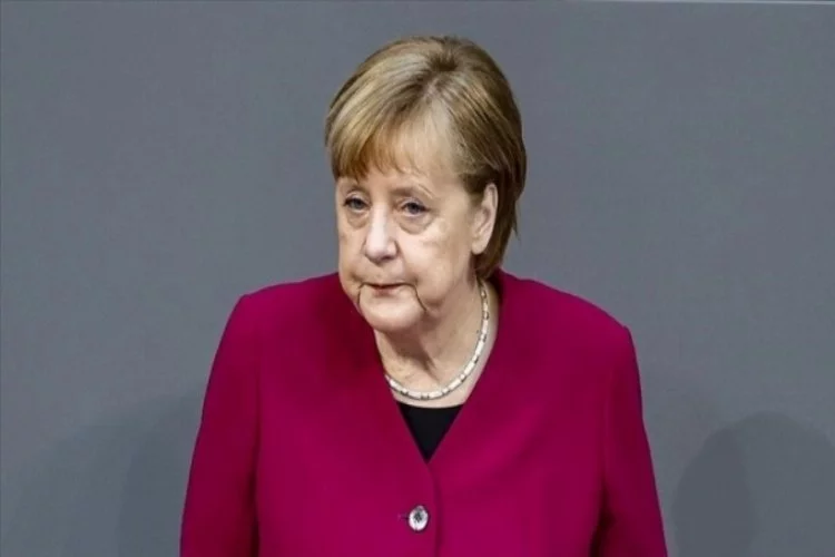 Almanya'daki aşı tartışmalarına Merkel son noktayı koydu!
