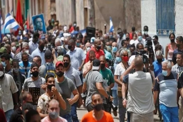 Küba'da protestolarda bir gösterici hayatını kaybetti