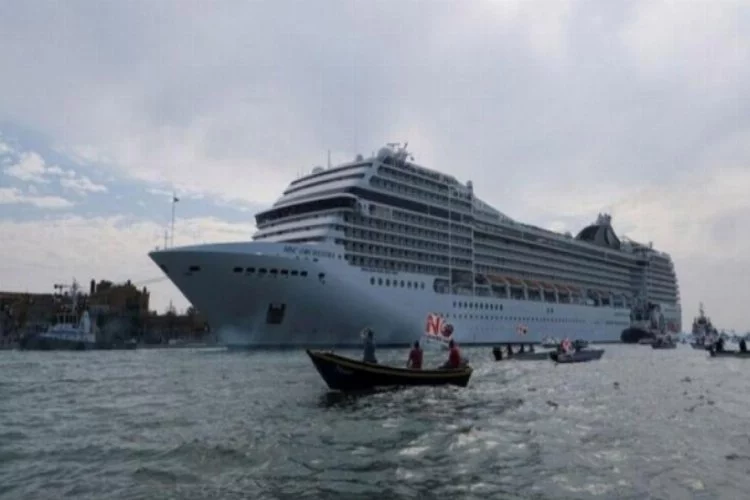 Venedik'te büyük gemiler yasaklandı