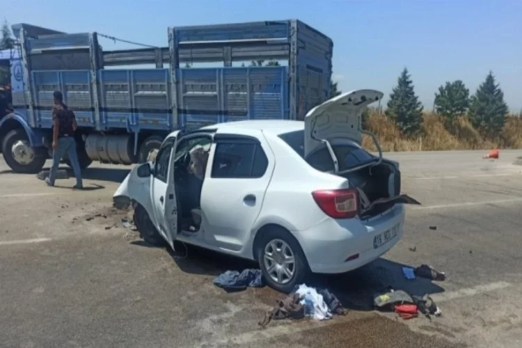 Bursa'da kamyon, otomobille çarpıştı: 1 yaralı