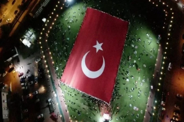 Kayseri'de dünyanın en büyük Türk bayrağı açıldı