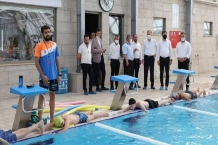 Bursa İnegöl yüzme kurslarında ilk dönem eğitimleri sürüyor
