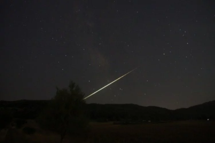 Bursa'da fotoğraf çekmek isterken meteor düşüşünü kaydetti!