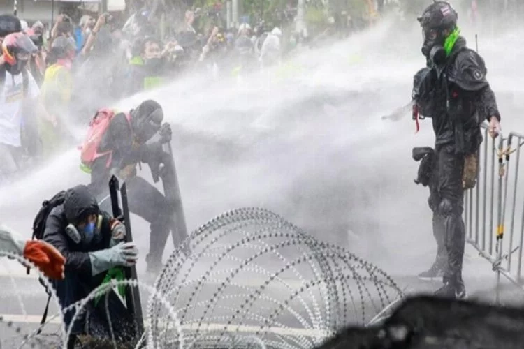 Tayland'da protestoculara sert müdahale