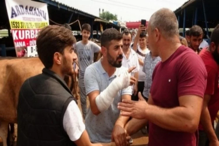 Bursa'da kurbanlık pazarlığı sırasında kolu çatladı