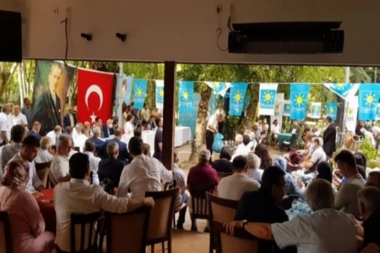 İYİ Parti Bursa Kültürpark'ta bayramlaştı