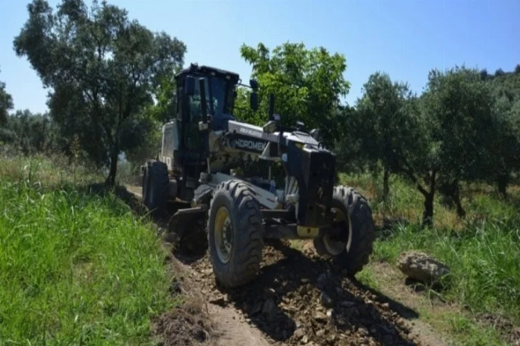 Bursa Gemlik'te tarıma destek arazi yollarıyla devam ediyor