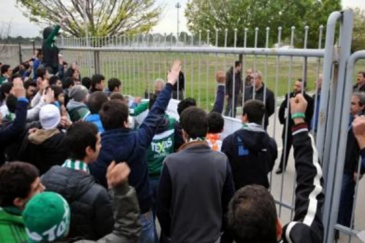 Bursaspor taraftarından Körüstan ve Daum'a şok protesto