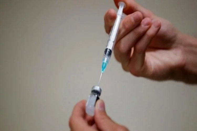 Almanya'da eczanelerde koronavirüs aşısı durduruldu