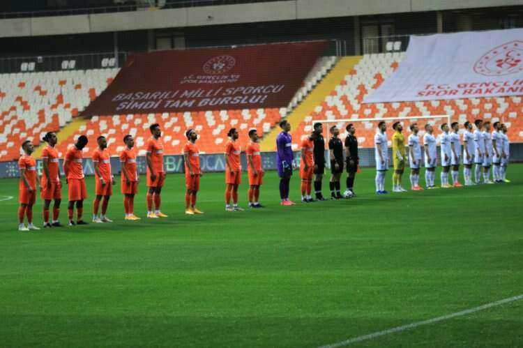 Adanaspor-Bursaspor maçından kareler...