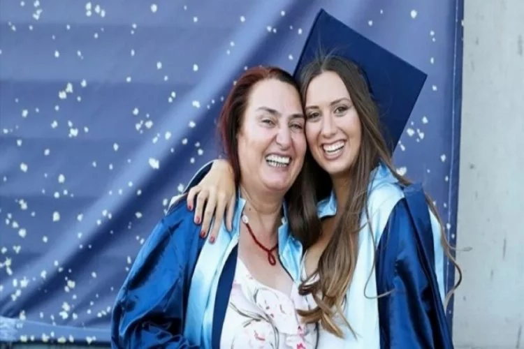 Anne ile kızı aynı üniversiteden mezun oldu