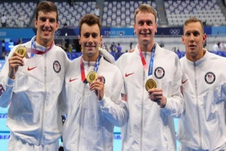 Yüzmede erkekler 4x100 metre serbest bayrak yarışını ABD kazandı