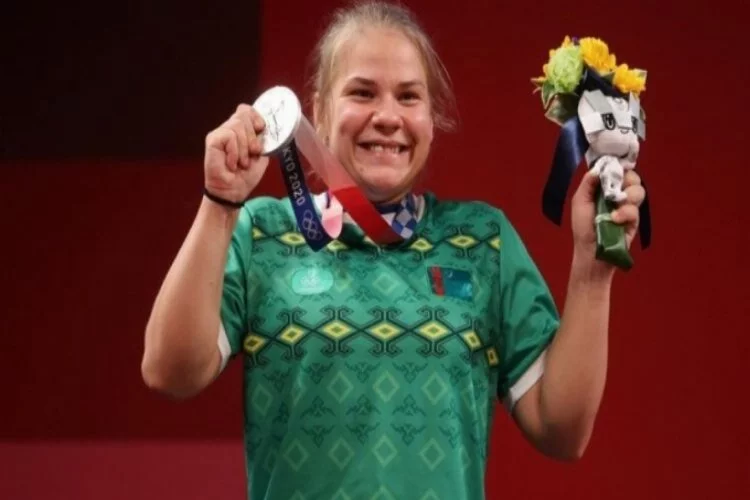 Türkmenistan'a ilk olimpiyat madalyası kadınlar 59 kilo halterden...