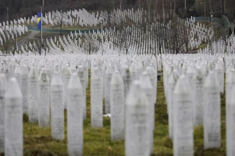 Srebrenitsa soykırımının inkarının yasaklanmasına tepki gösterdi