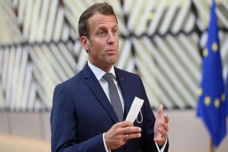 Macron'dan Hitlere benzetildiği afişlere suç duyurusu