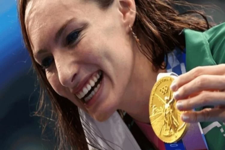 Tatjana Schoenmaker dünya rekoruyla altın madalya aldı!