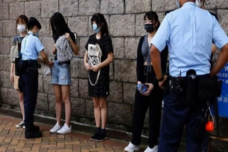 Hong Kong'da Çin marşını yuhalayan bir kişi gözaltına alındı