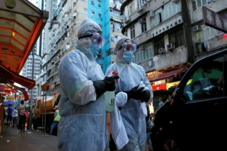 Hong Kong'da aşı olmayı reddeden memurlara rest!