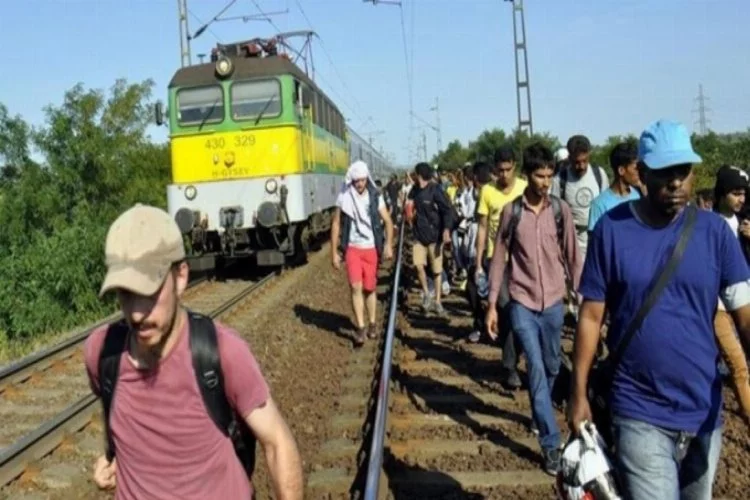 Macaristan yüzlerce göçmeni durdurdu!