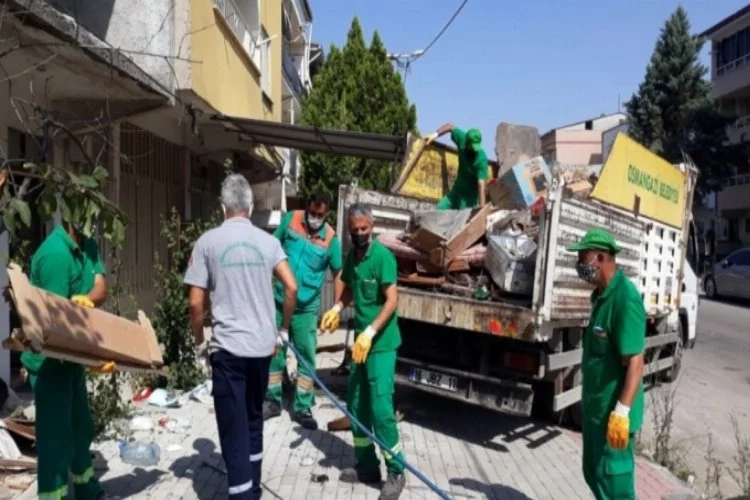 Bursa'da çöp evden 10 kamyon çöp çıkartıldı!