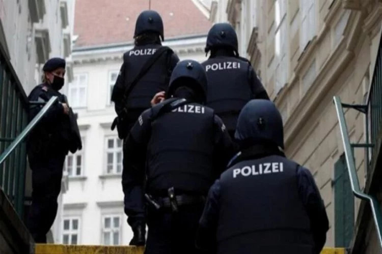 Avusturya'da karar: Müslümanlara yapılan polis baskınları yasalara aykırı!