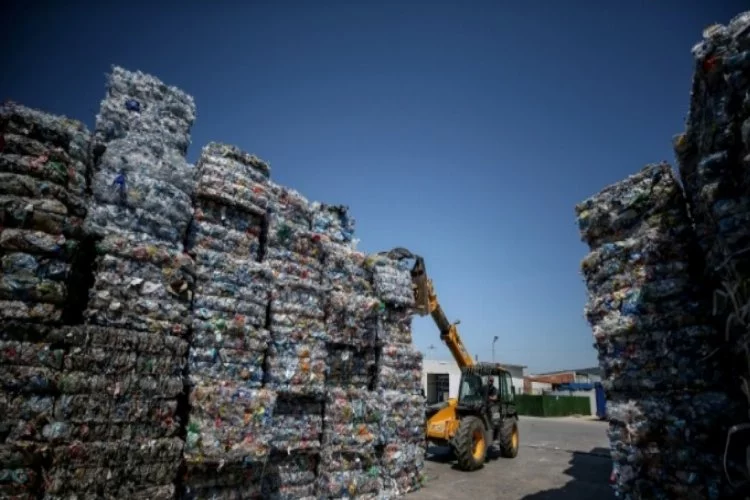 Bursa'da plastik atıklar sektörlere ham madde oluyor