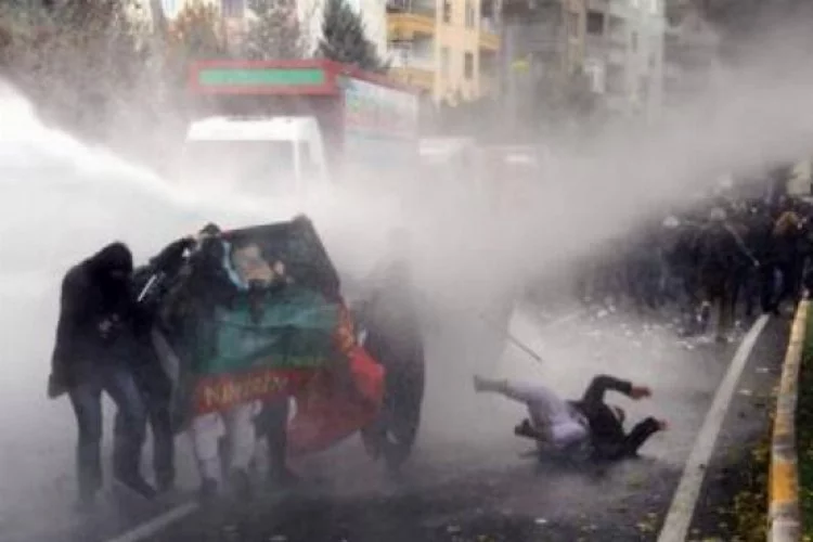 Diyarbakır'da bombalı saldırı: 4 polis yaralı