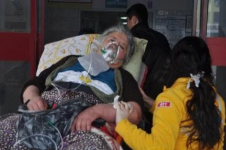 Bursa'da yaşlı kadını ölümden kızı kurtardı