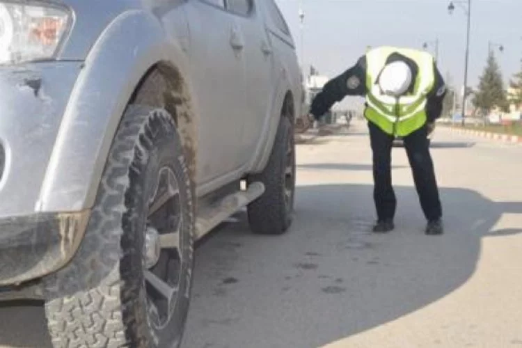 Bursa'da kar lastiği kullanmayan araç sahiplerine ceza yağdı