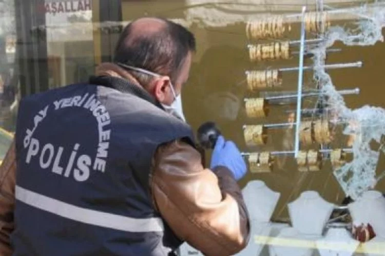 Bursa'da polisi alarma geçiren kar maskeli kuyumcu soygunu