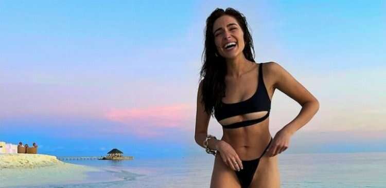 ABD'li model Olivia Culpo Maldivler'i salladı