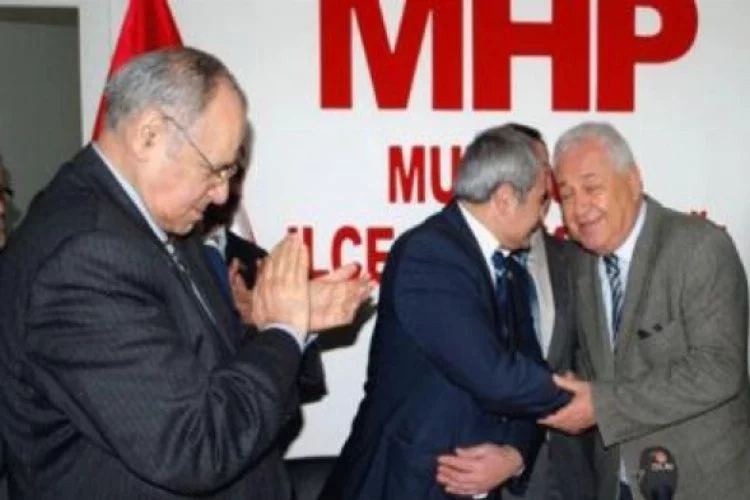 Eski Mudanya Belediye Başkanı Demirhisar MHP'ye katıldı