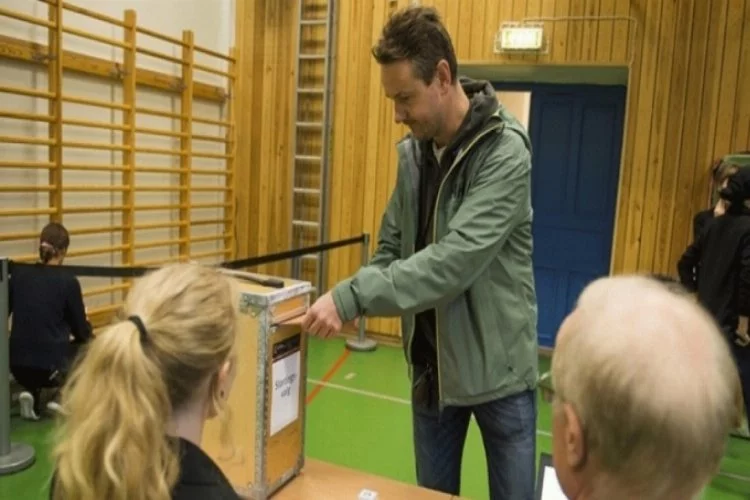 Norveç'te seçimleri ol blok önde götürüyor