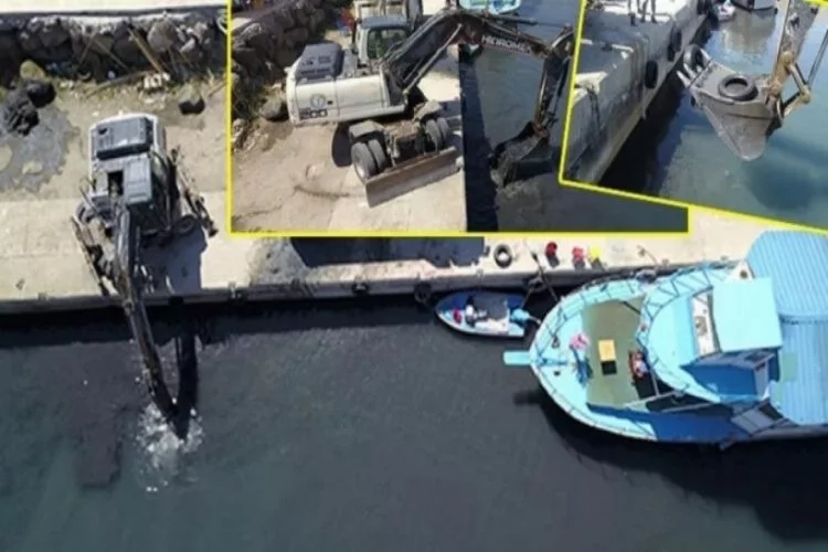 Van Gölü'nde balıkçı tekneleri iş makinesi yardımıyla açıldı