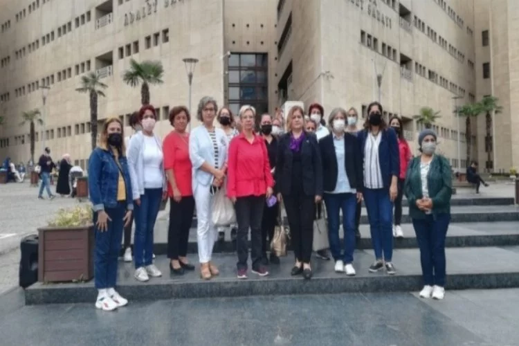 Bursa Nilüfer Kent Konseyi Kadın Meclisi adliye önünde adalet arayışında!