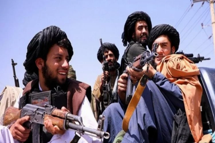 Taliban'dan düzenli ordu kararı! Dünyaya ilan ettiler