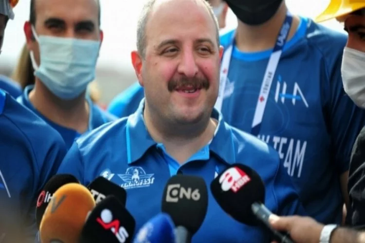 Bakan Mustafa Varank, Bursa'da İnsansız Hava Araçları Yarışmaları'nı izledi