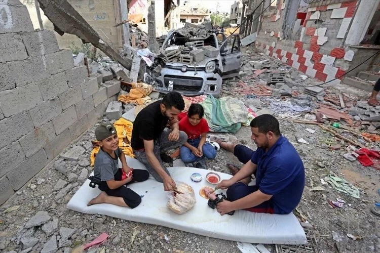 Ateşkesin ardından Gazze enkaza döndü!