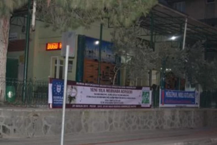 Bursa'daki camide yılbaşı afişi gerginliği