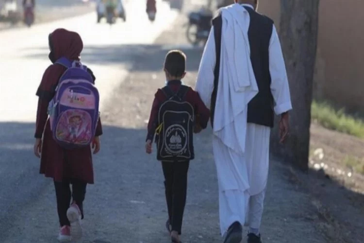 Taliban ortaokulları açtı: Kız öğrenciler eğitime dahil edilmedi!