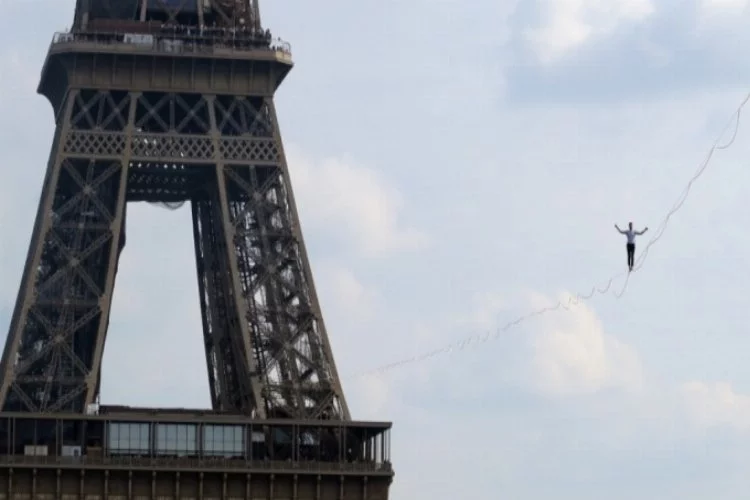 Fransa'da ip cambazı 70 metre yükseklikte 600 metre ip üzerinde yürüdü