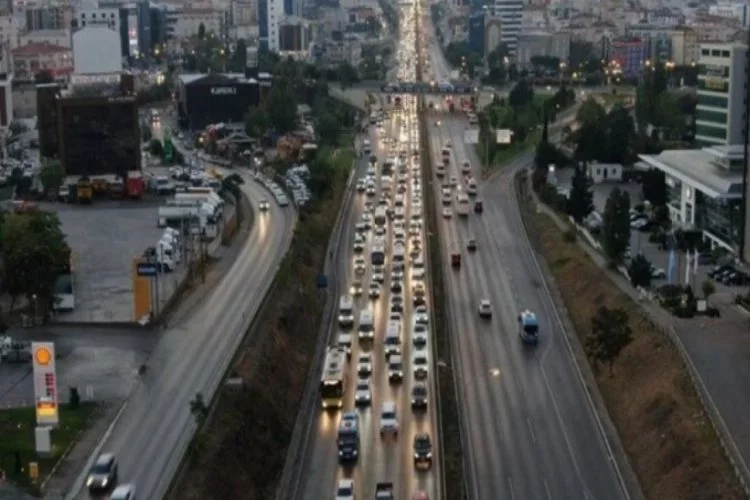 Haftanın ilk iş gününde İstanbul'da trafik kilit