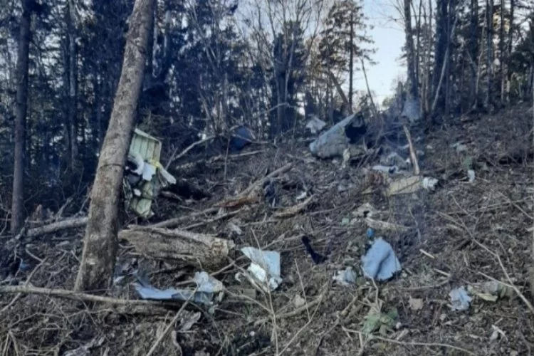Rusya'da radardan kaybolan uçağın enkazı bulundu